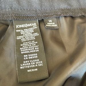 Jones Wear Black dress pants.  Size 14